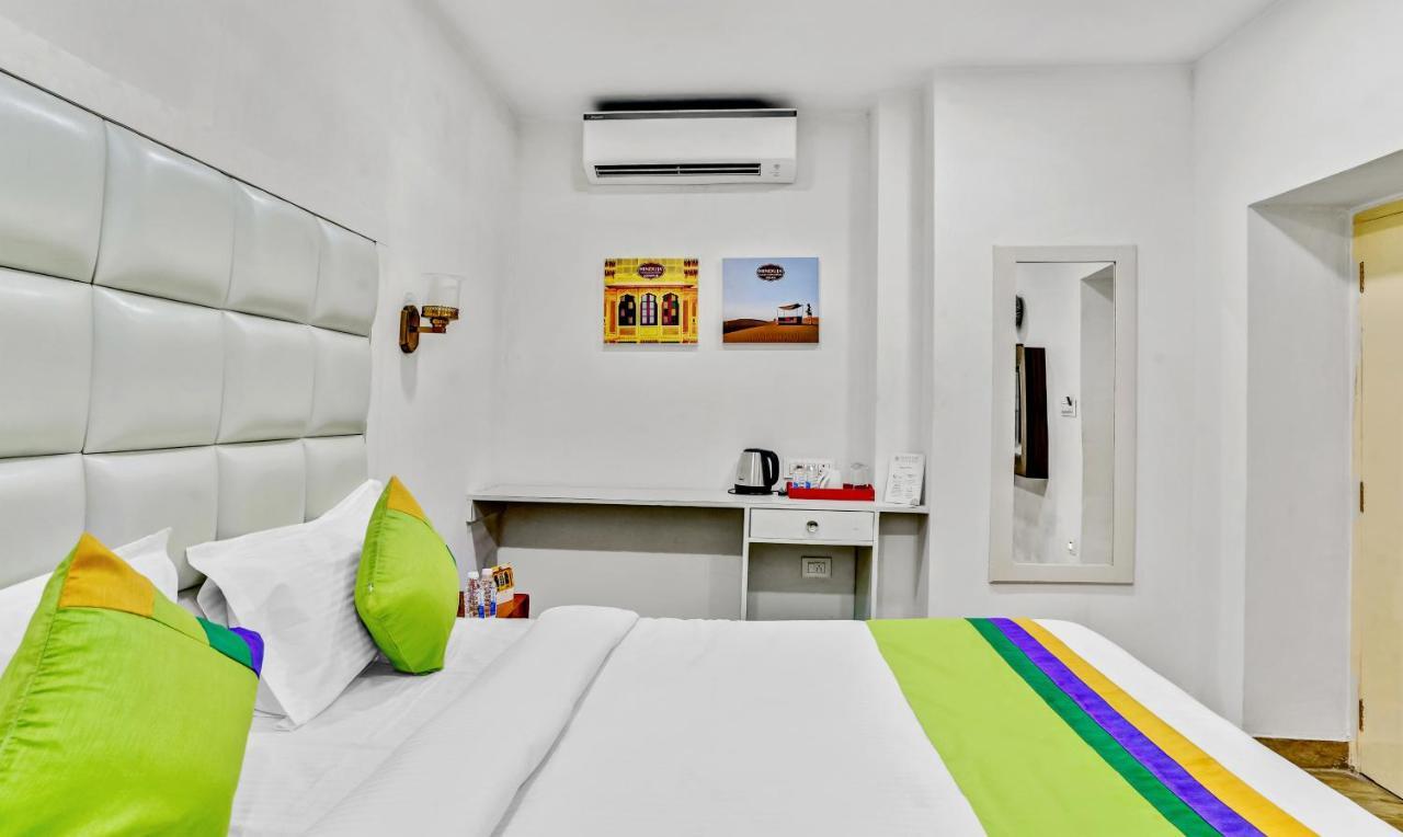 Hotel Hinduja Mehrangarh Fort ジョードプル エクステリア 写真