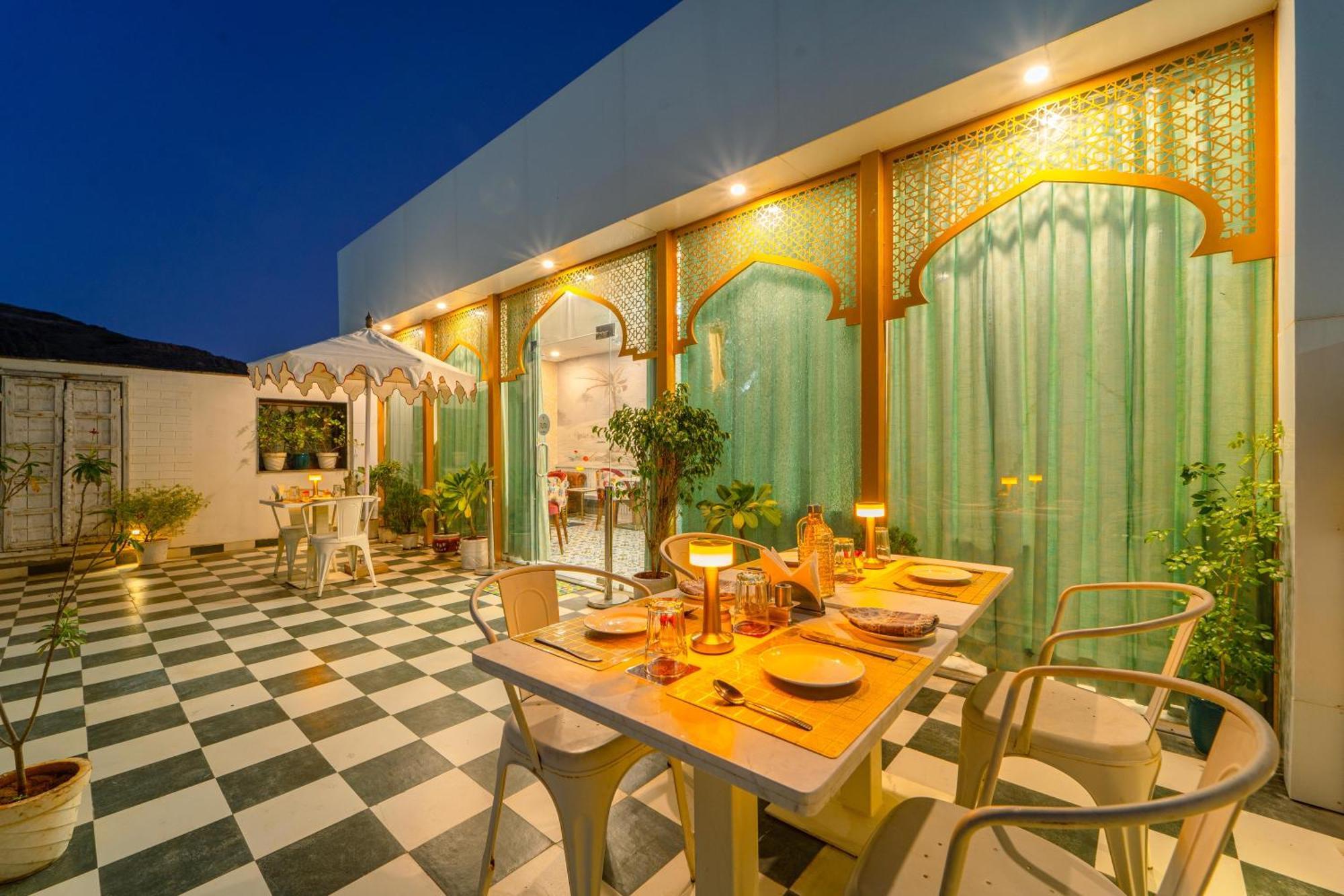 Hotel Hinduja Mehrangarh Fort ジョードプル エクステリア 写真